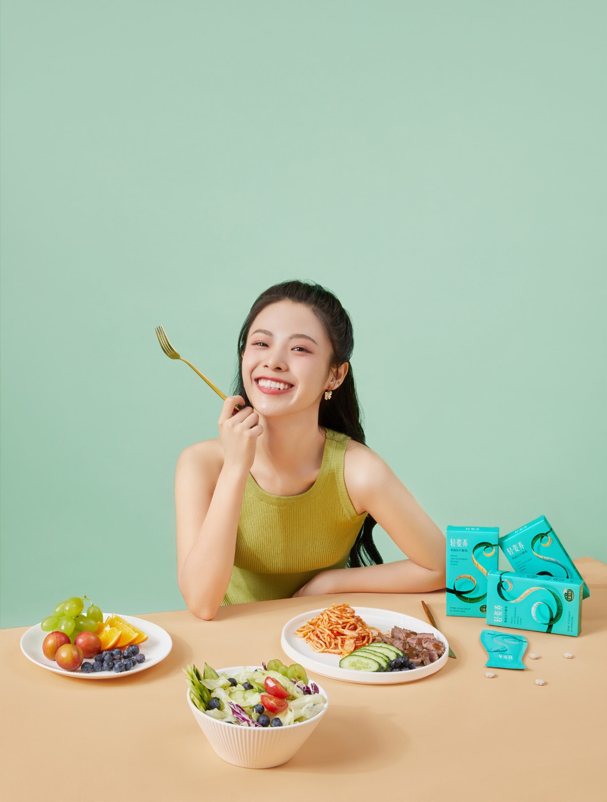 轻姿养 SOSO 丸与女性健康餐饮生活场景